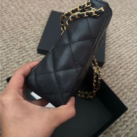 GWP Chanel gift beauty Black Quilted Shoulder Bag with Gold Chain - Picture 8 of 12